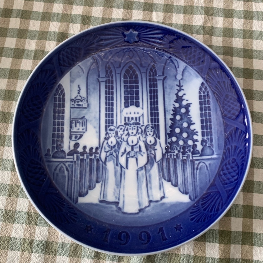 Royal Copenhagen White Decorative Plate
